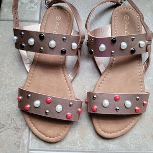 Beautiful Girls sandals size 4
